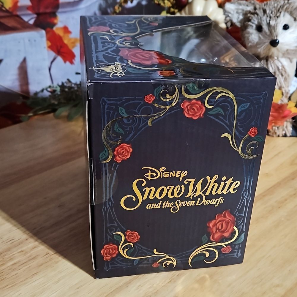 Disney's Snow White & the Seven Dwarfs Beautifully Boxed Figural Trinket Dish.